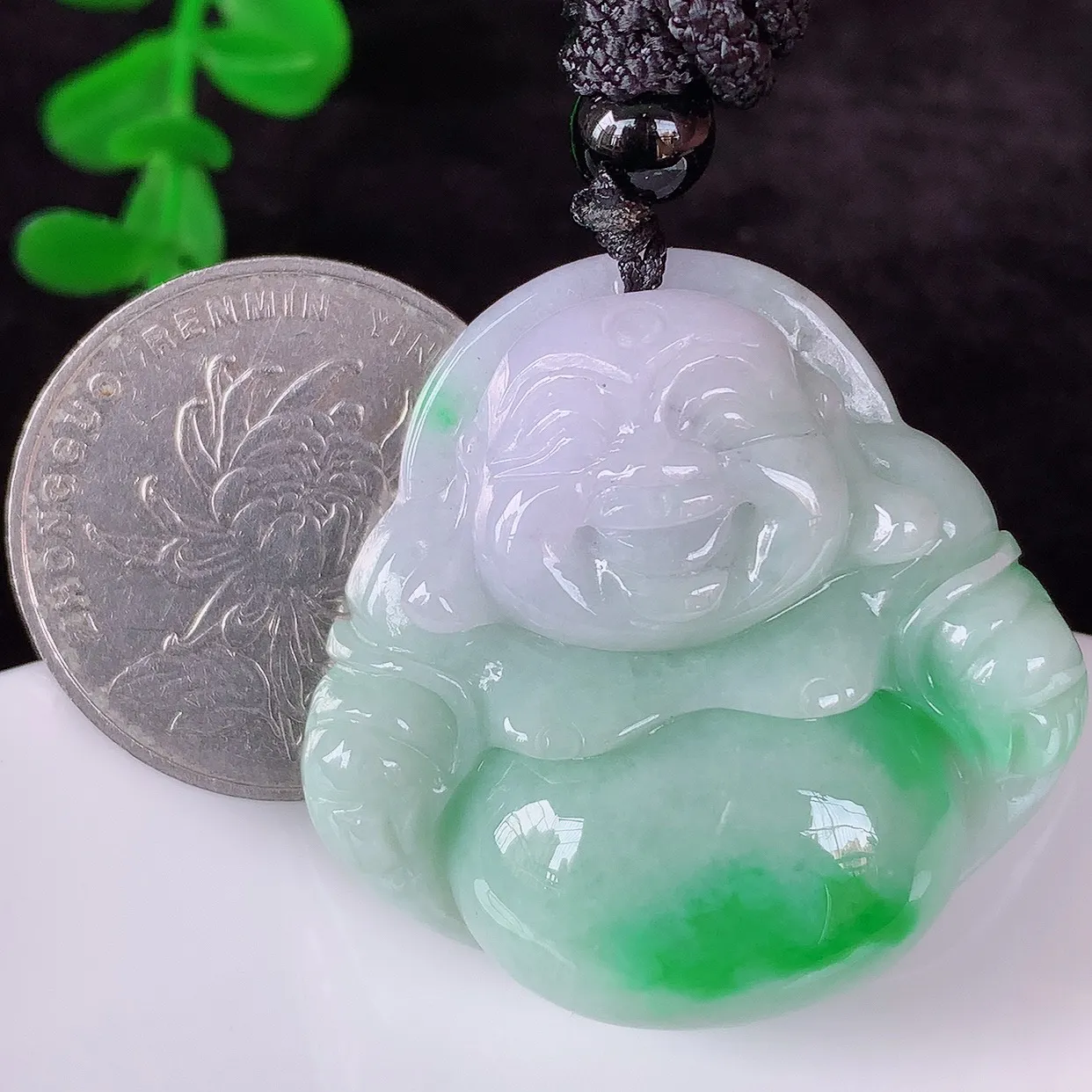 自然光实拍，厚装冰润冰糯种飘阳绿翡翠佛公吊坠，饱满， 佛公亦保平安，寓意有福（佛公）相伴，配戴优雅迷人！#46.19