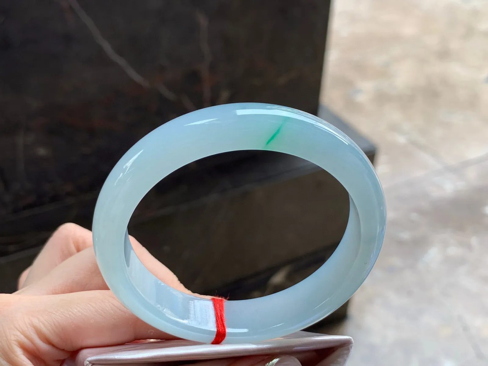飘色大圈手镯
细腻水润 60/14/8mm