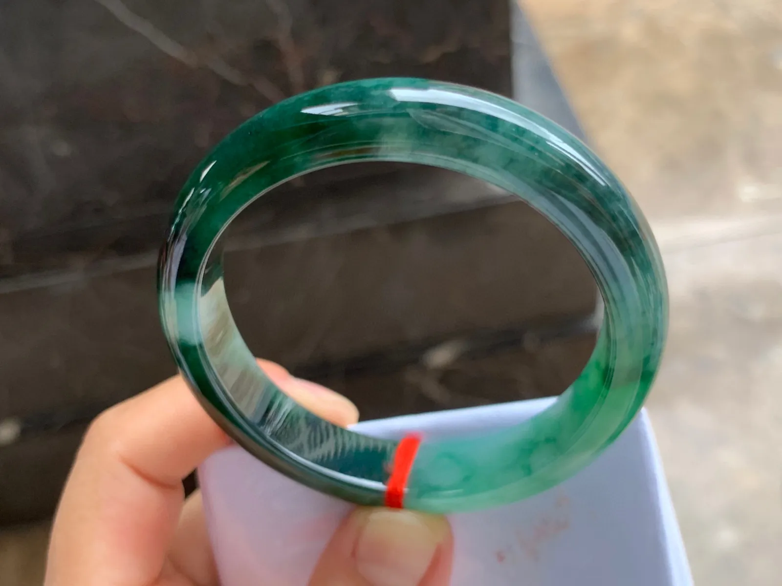 54.5-12-7.5mm
瓜皮绿手镯 底子细腻 特色镯