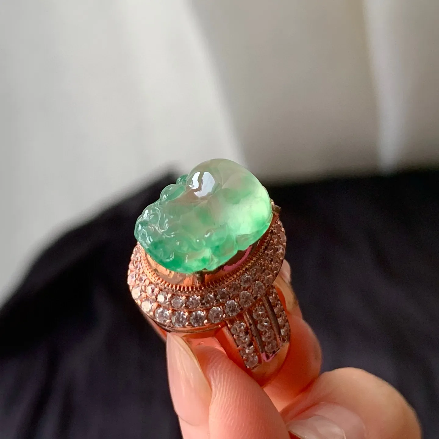 冰种飘色貔貅
清爽 铜托