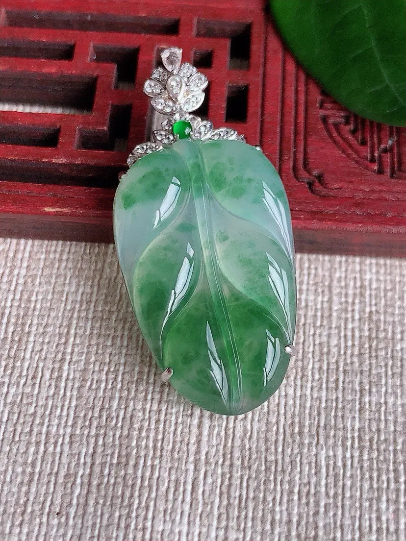 a货翡翠老坑冰种18K金伴钻镶嵌飘花叶子金枝玉叶吊坠 尺寸39.5×28.4×18×6.5mm 重量5.43g 0621