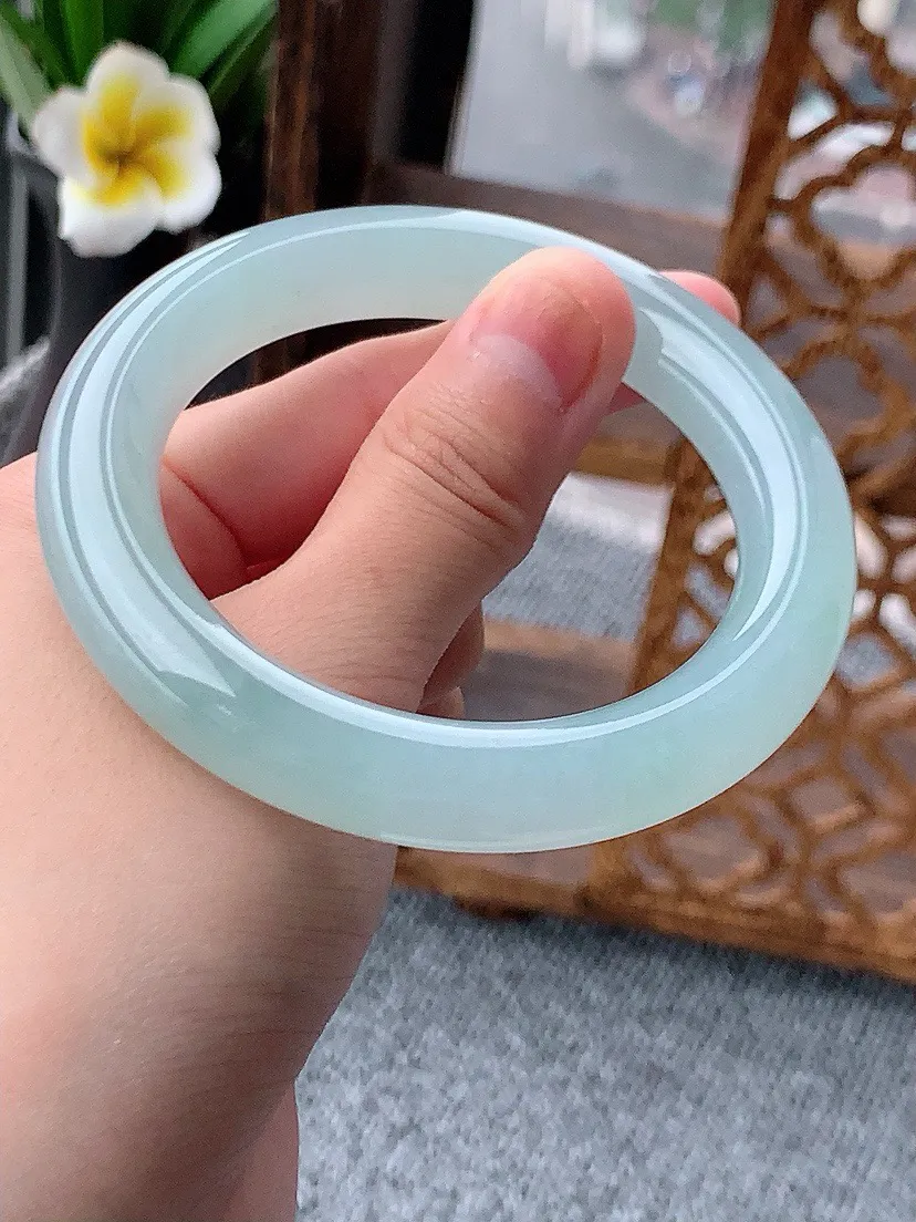a货翡翠老坑晴水圆条手镯55-56圈口 尺寸55×10.8mm 重量67.88g 0617