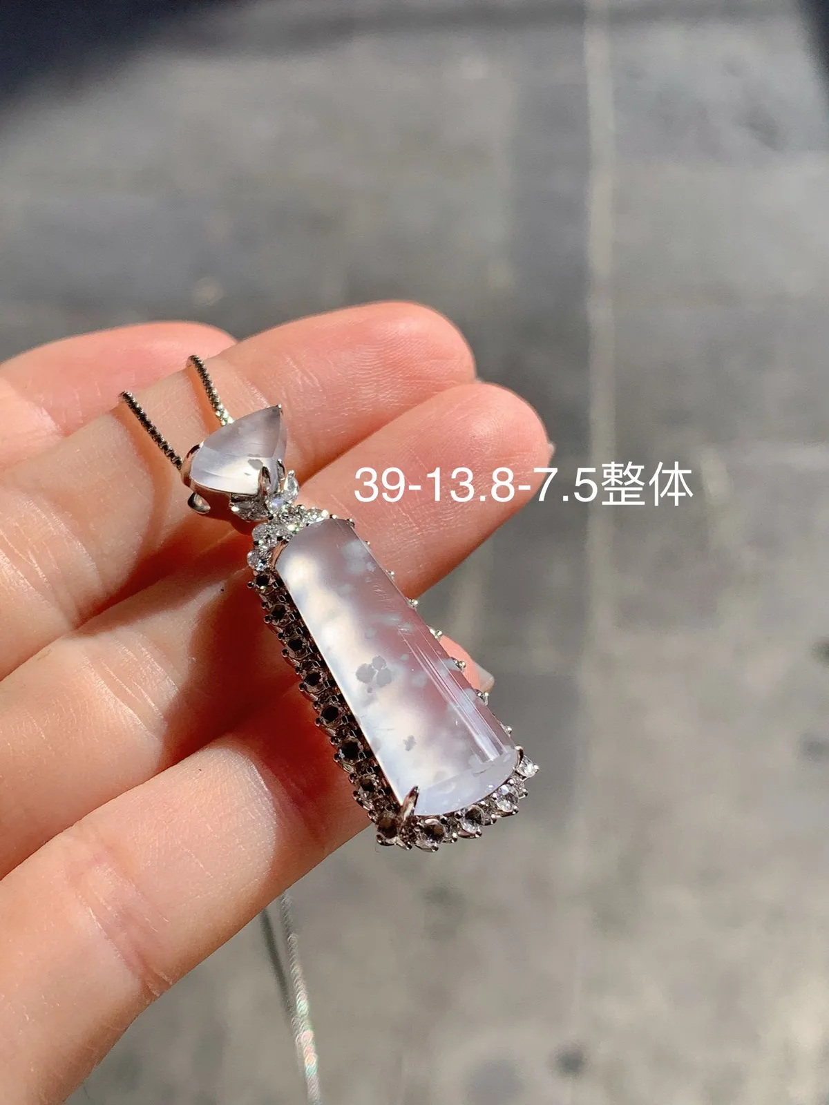 雪花棉挂坠
真金镶嵌 精致