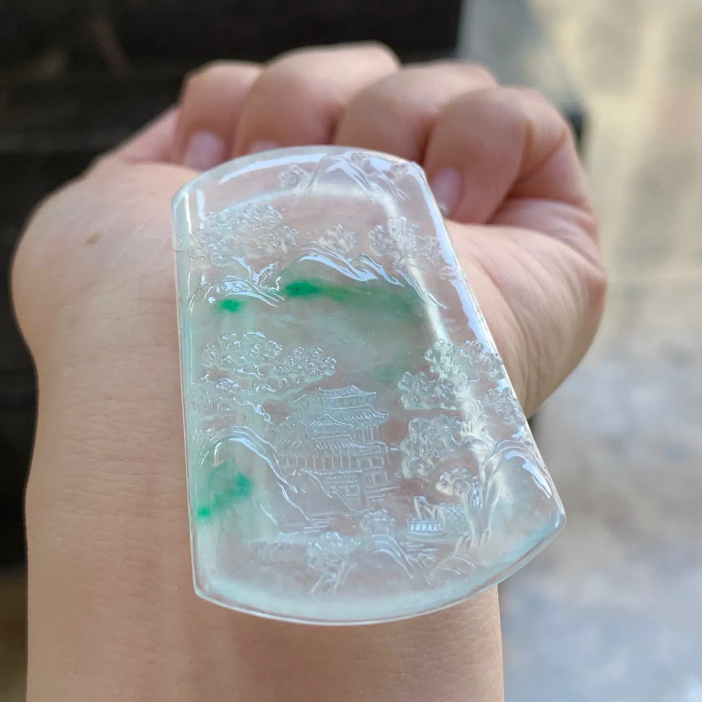 冰种飘色山水牌
种好水足 清爽