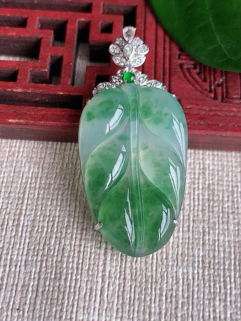 a货翡翠老坑冰种18K金伴钻镶嵌飘花叶子金枝玉叶吊坠 尺寸39.5×28.4×18×6.5mm 重量