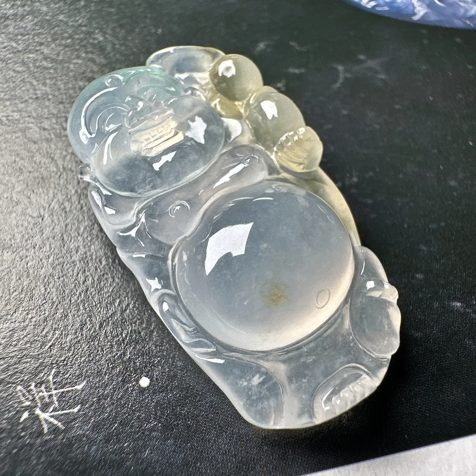 【冰种逍遥佛】质地细腻，晶莹剔透，冰感十足，通透闪亮