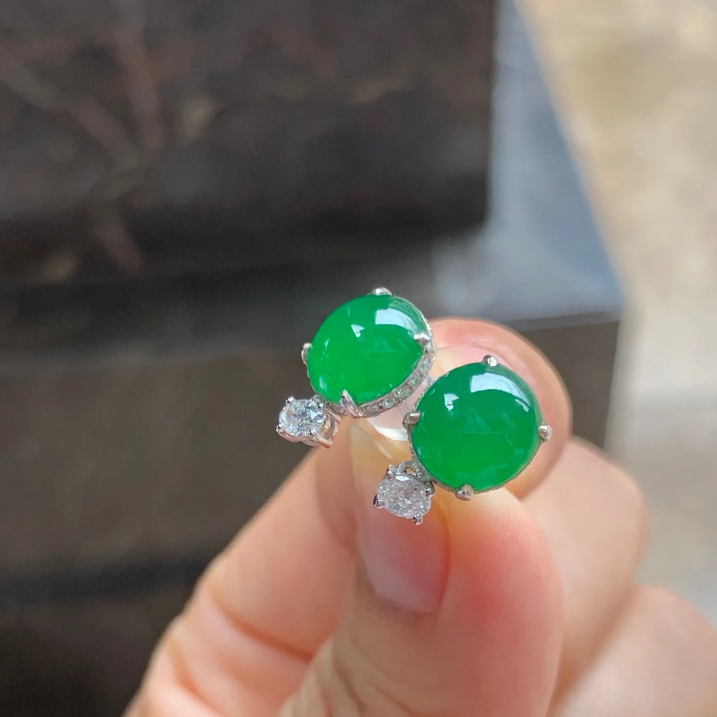 满色耳钉 颜色辣绿 饱满 我8K金镶嵌