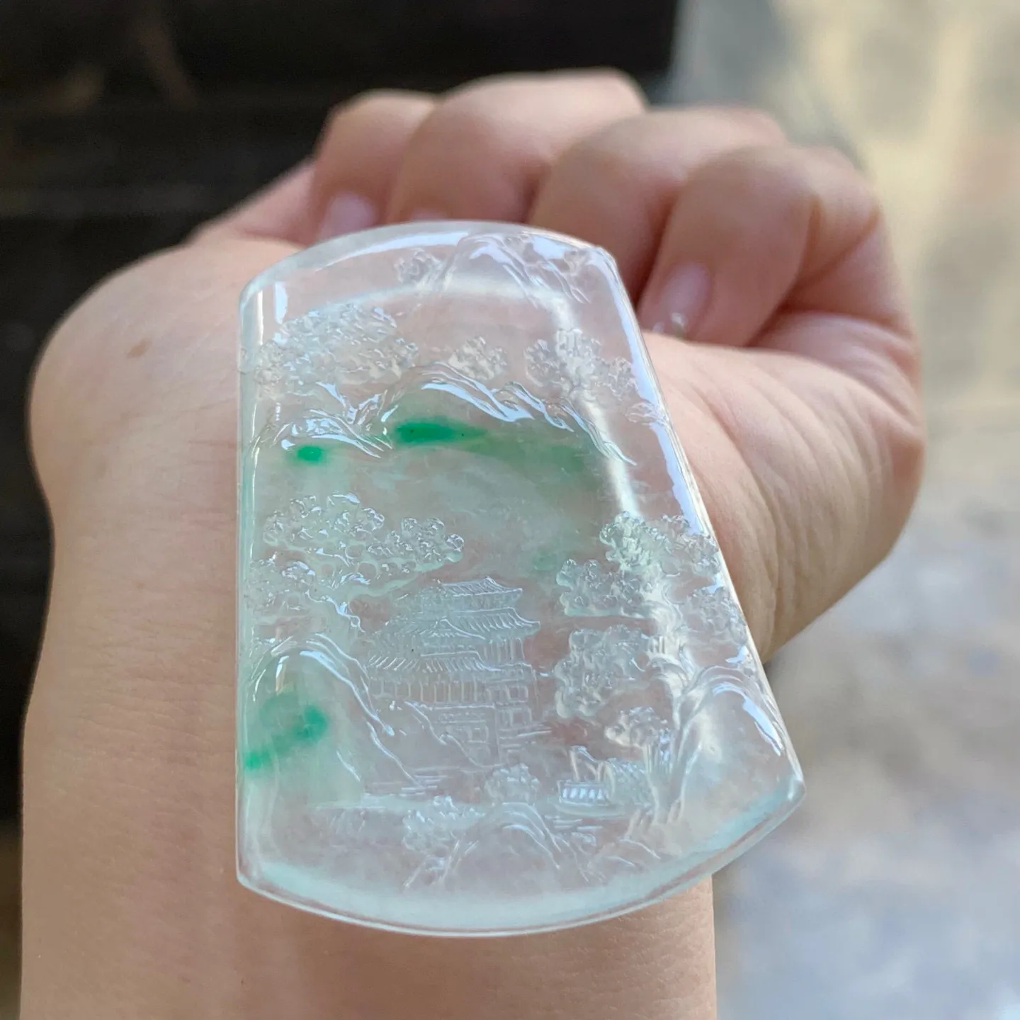 冰种飘色山水牌
种好水足 清爽