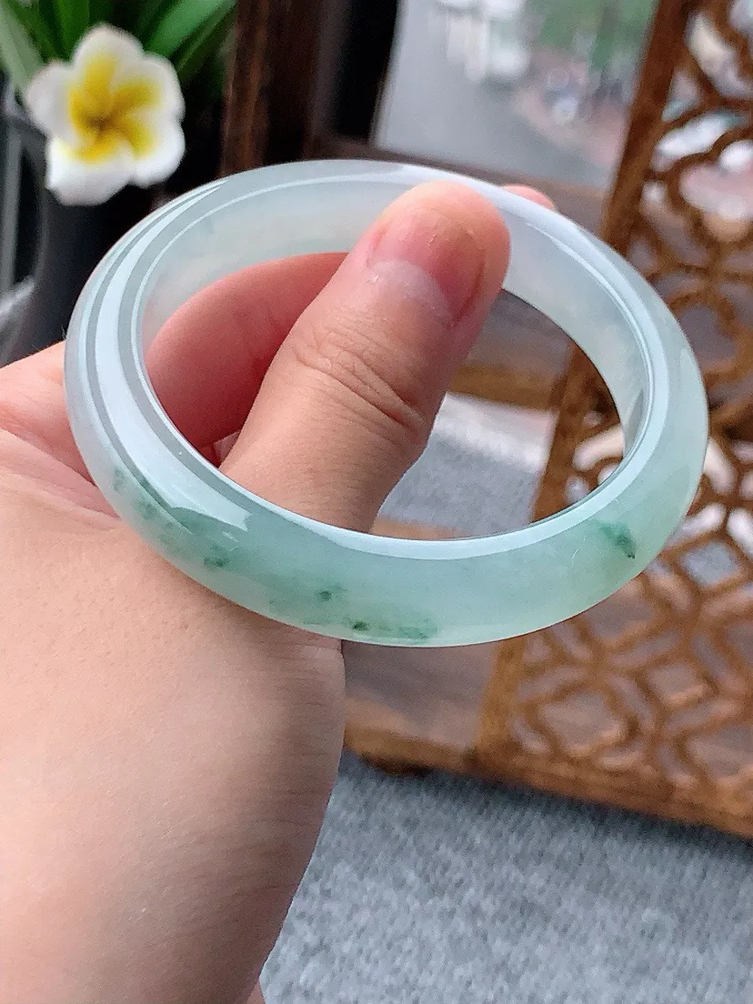 a货翡翠老坑飘花正装正圈手镯52-53小圈口 尺寸52.5×10.5×7.5mm 重量45.00g 0617