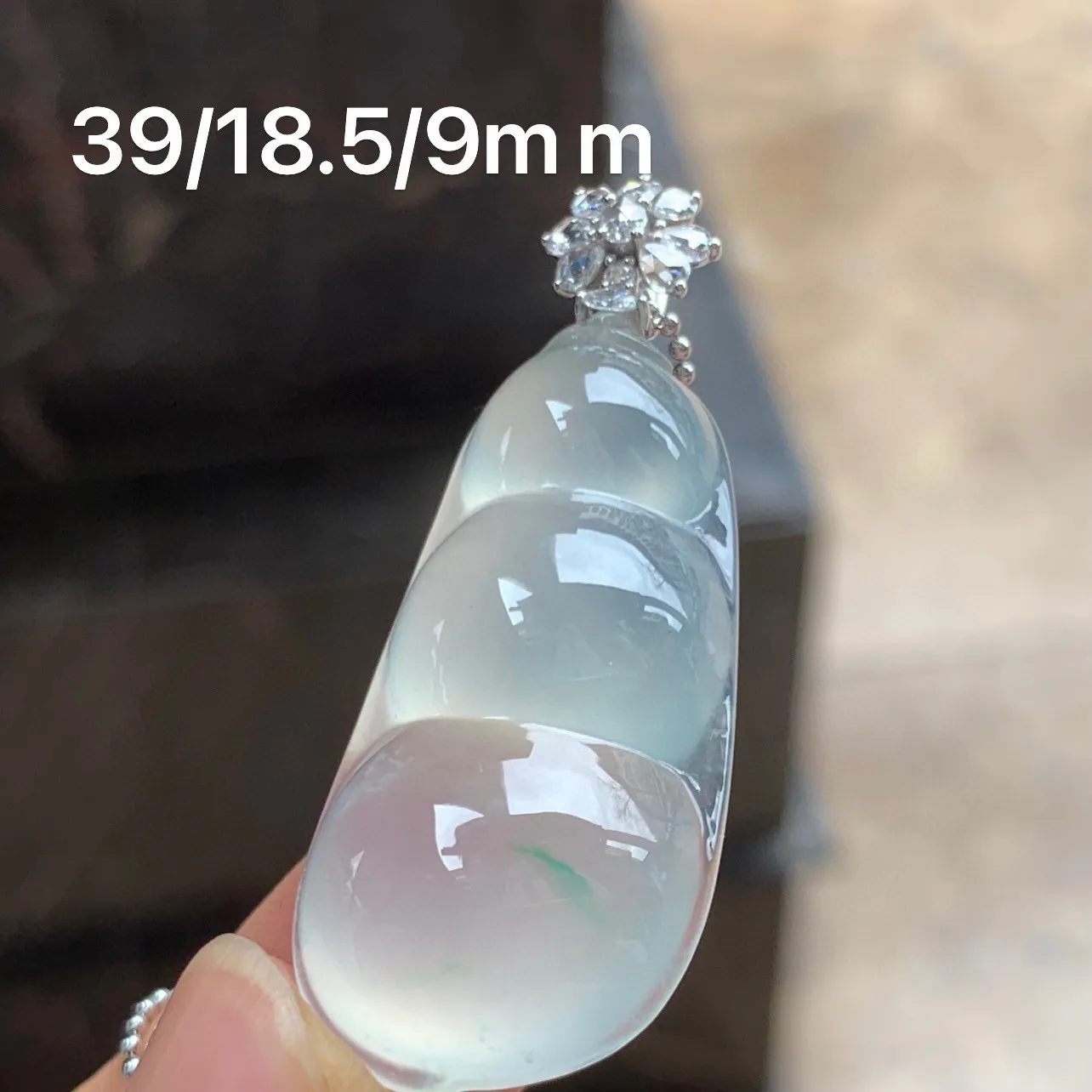 冰种飘绿福豆 纯纯的 饱满圆润 金扣