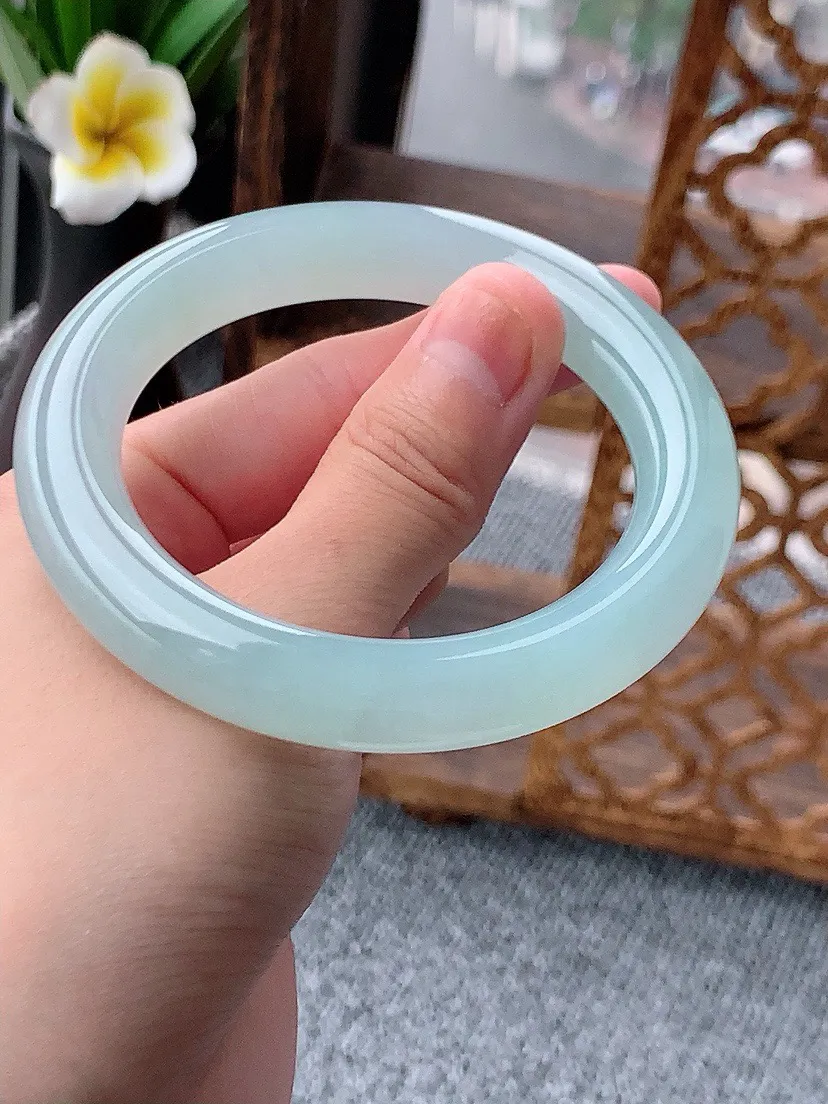 a货翡翠老坑晴水圆条手镯55-56圈口 尺寸55×10.8mm 重量67.88g 0617