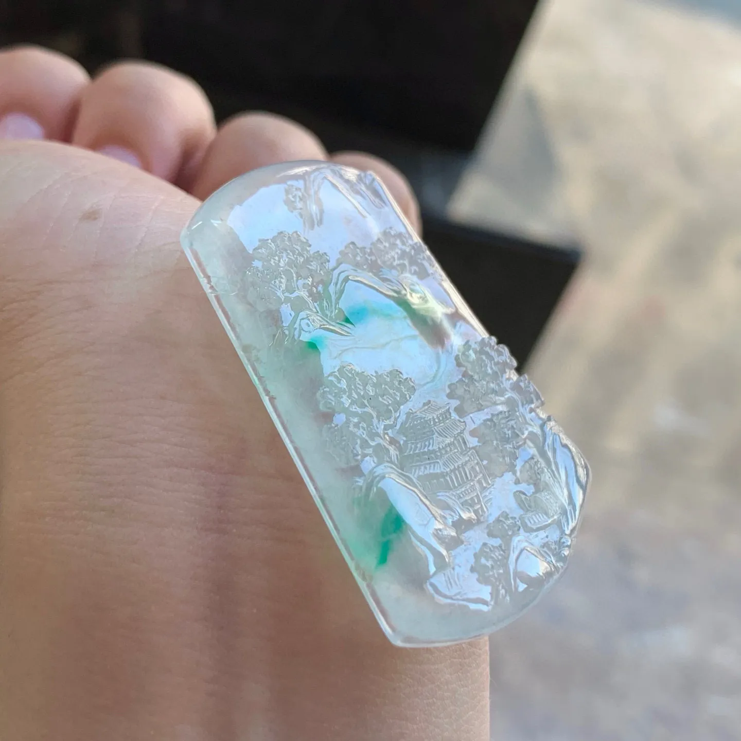 冰种飘色山水牌
种好水足 清爽