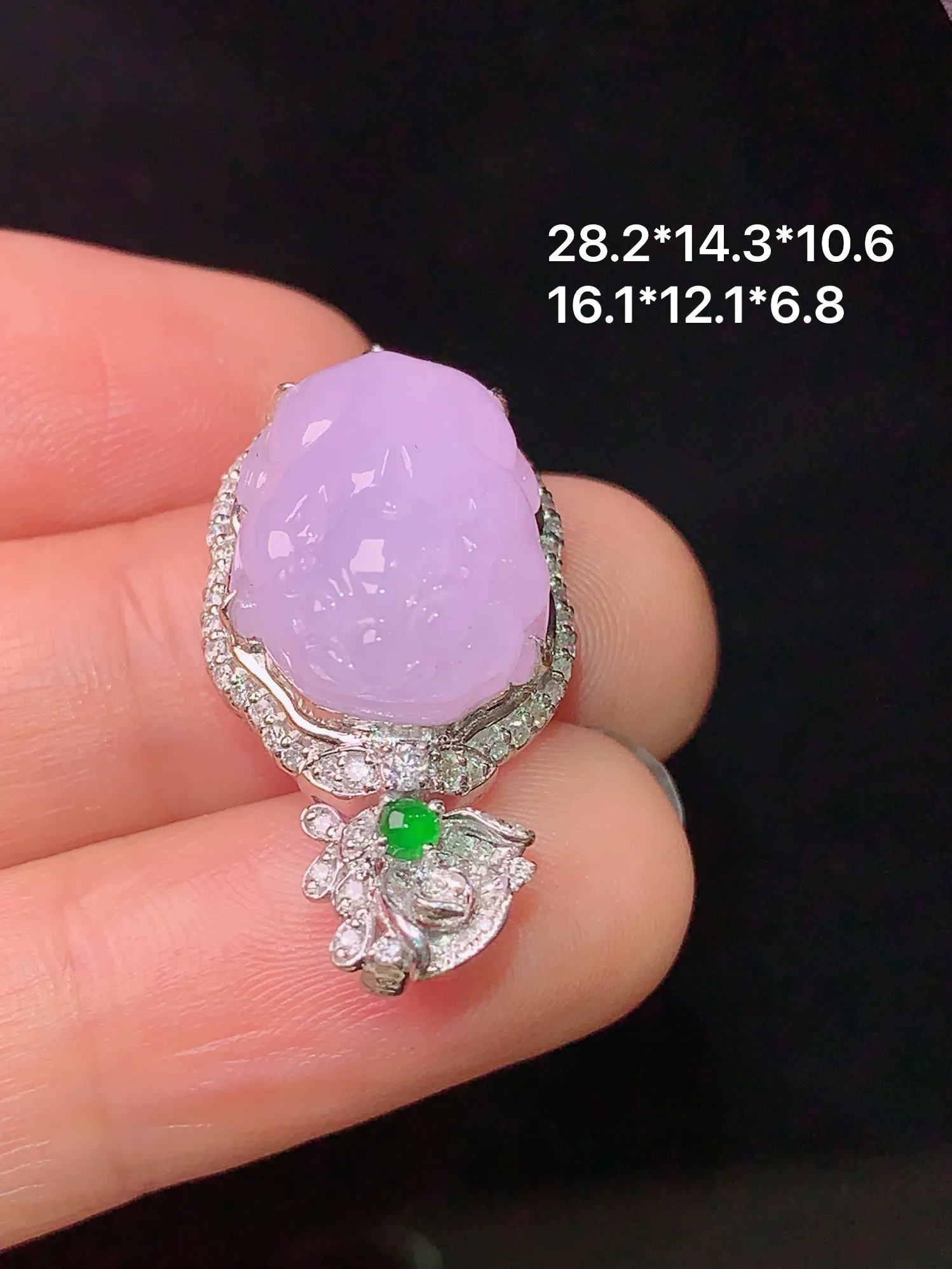 18k金钻镶嵌淡紫罗兰貔貅吊坠 玉质细腻 水润亮眼 整体尺寸28.2*14.3*10.6