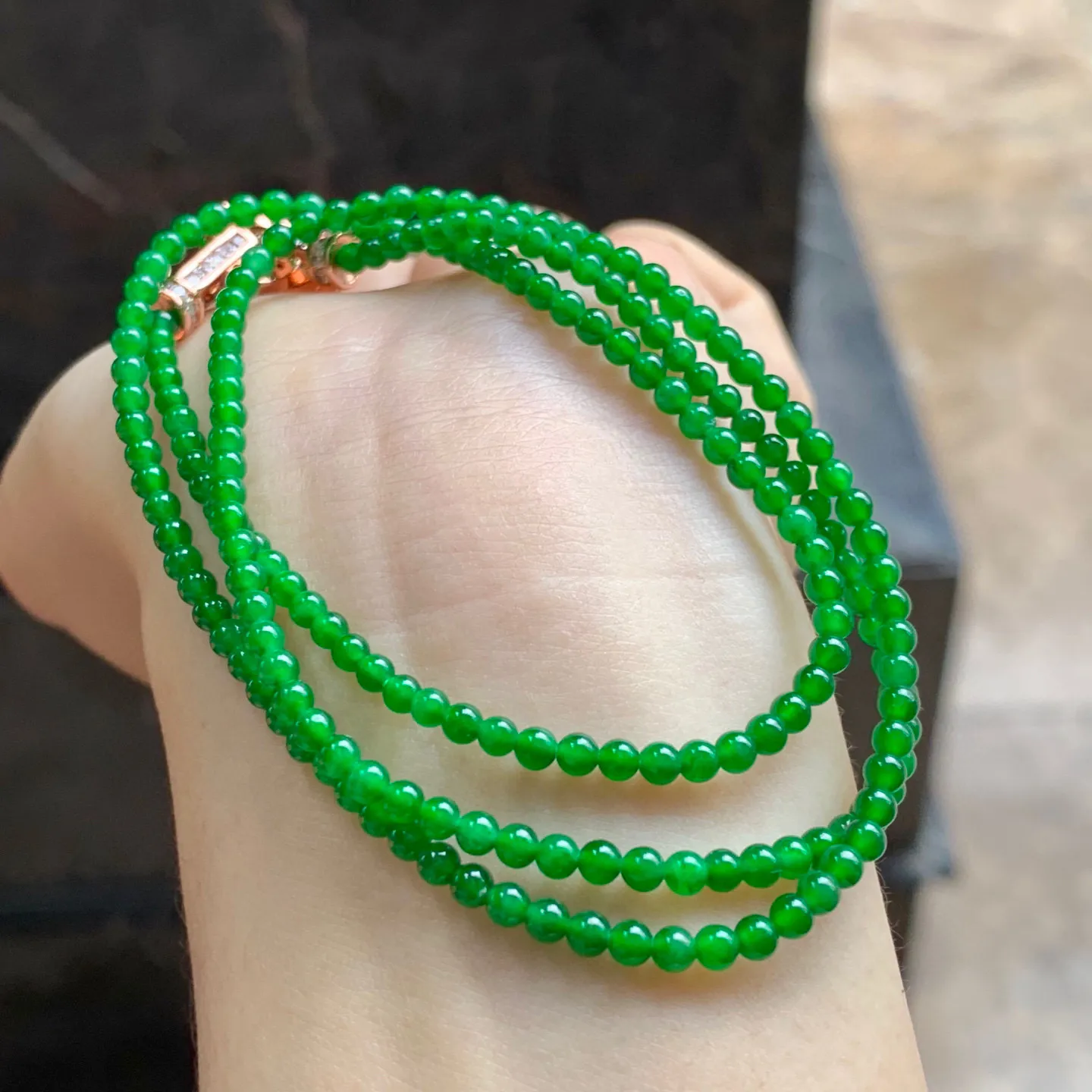 满色小米珠串
 颜色浓郁～