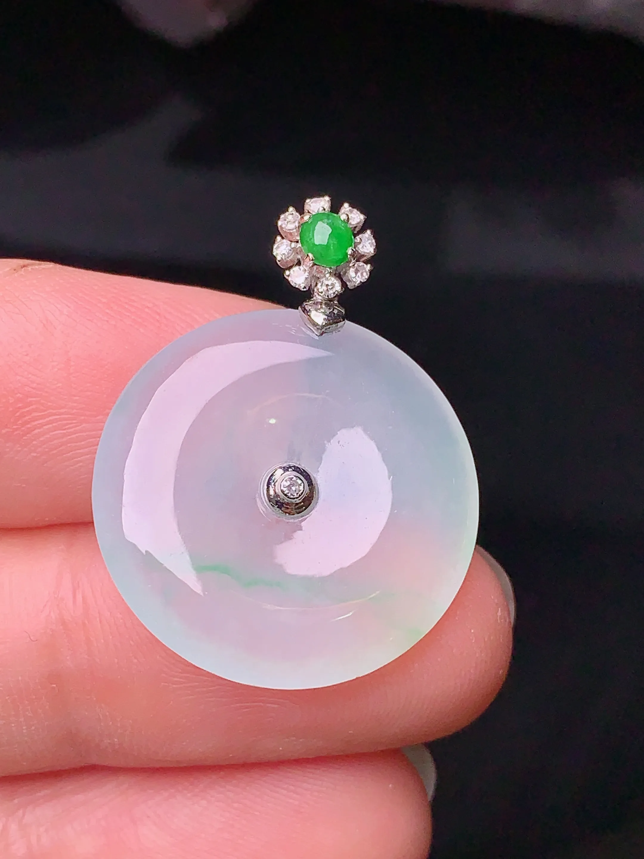 18k金钻镶嵌冰种平安扣吊坠 玉质细腻 水润亮眼  整体尺寸26.6*20.4*3.5