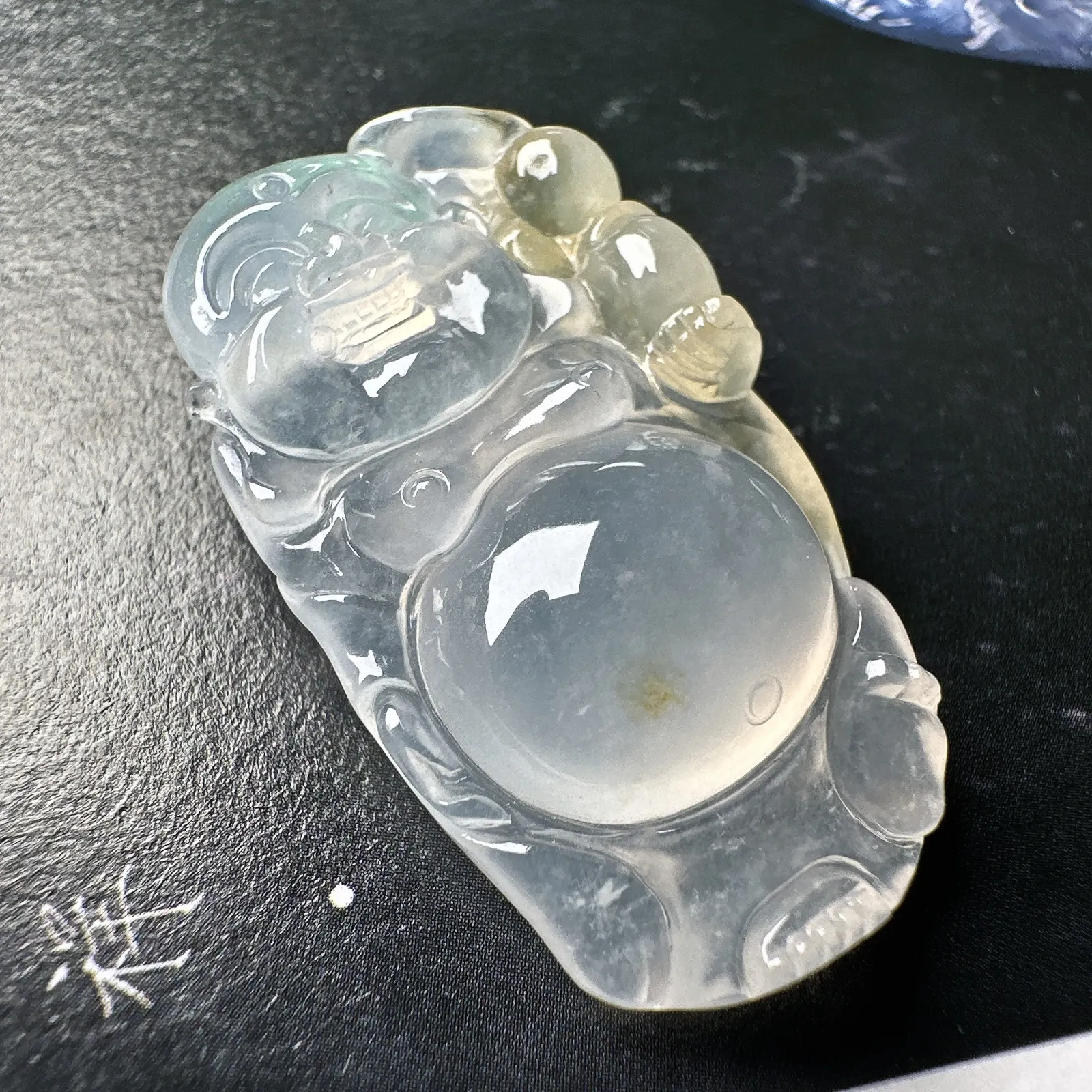 【冰种逍遥佛】质地细腻，晶莹剔透，冰感十足，通透闪亮