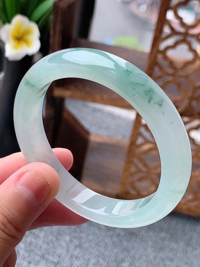 a货翡翠老坑飘花正装正圈手镯52-53小圈口 尺寸52.5×10.5×7.5mm 重量45.00g 