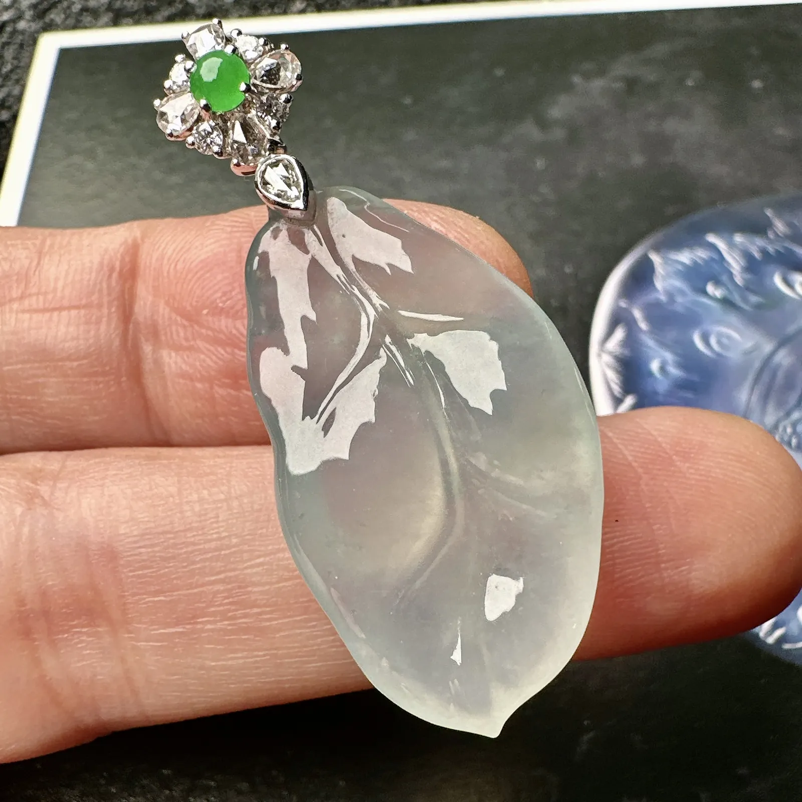 【冰种随形金枝玉叶】晶莹剔透，冰感十足，通透闪亮，18k金钻镶嵌，裸石尺寸33*17.6*7毫米