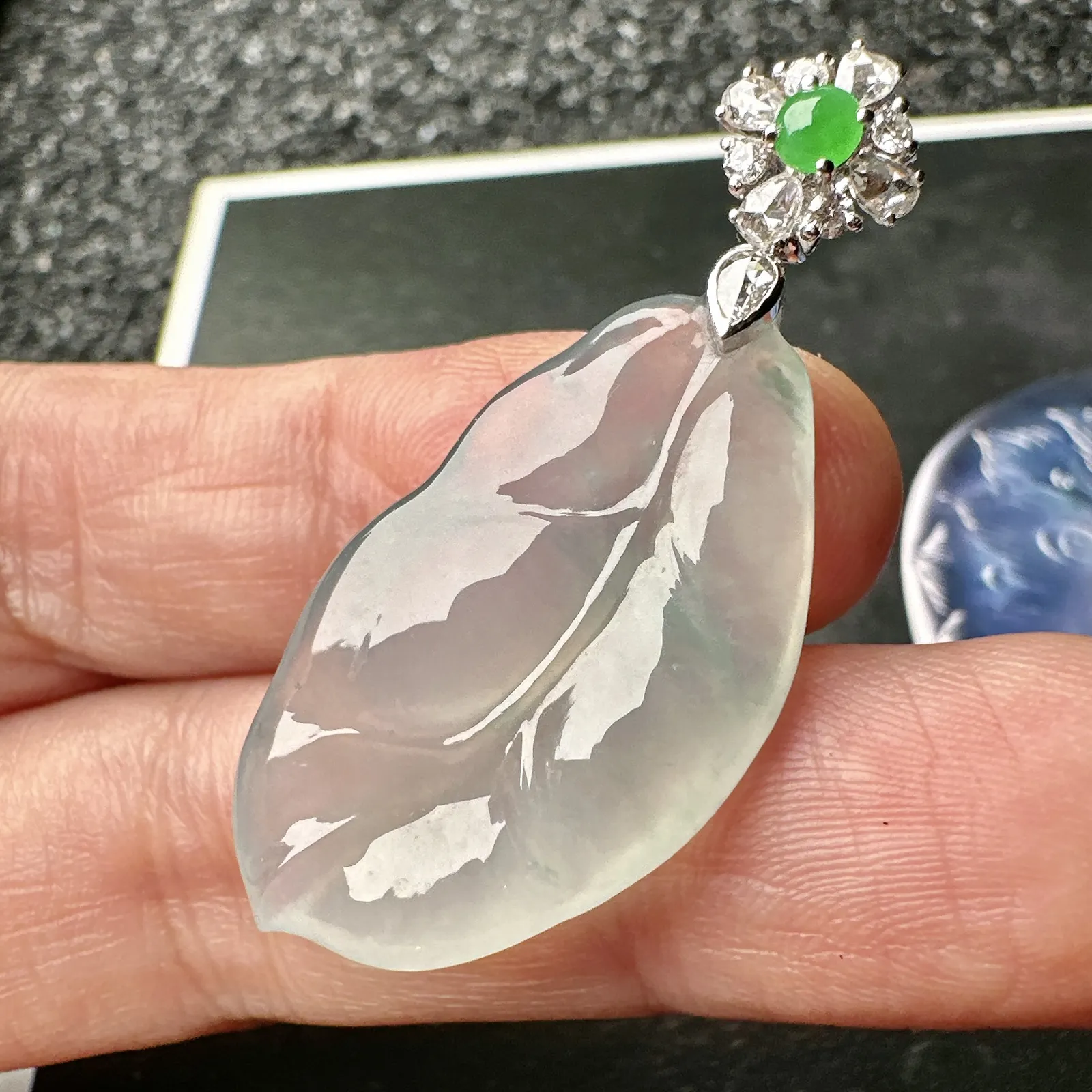 【冰种随形金枝玉叶】晶莹剔透，冰感十足，通透闪亮，18k金钻镶嵌，裸石尺寸33*17.6*7毫米