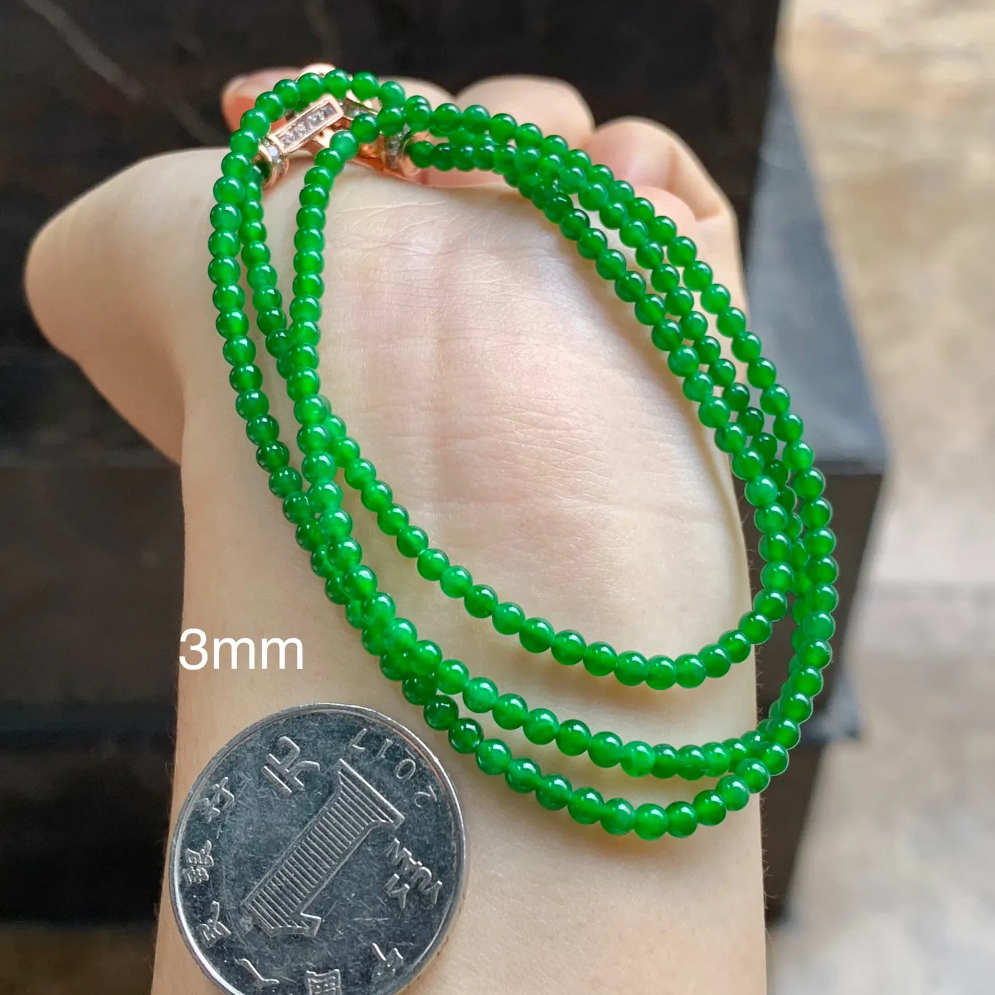 满色小米珠串
 颜色浓郁～