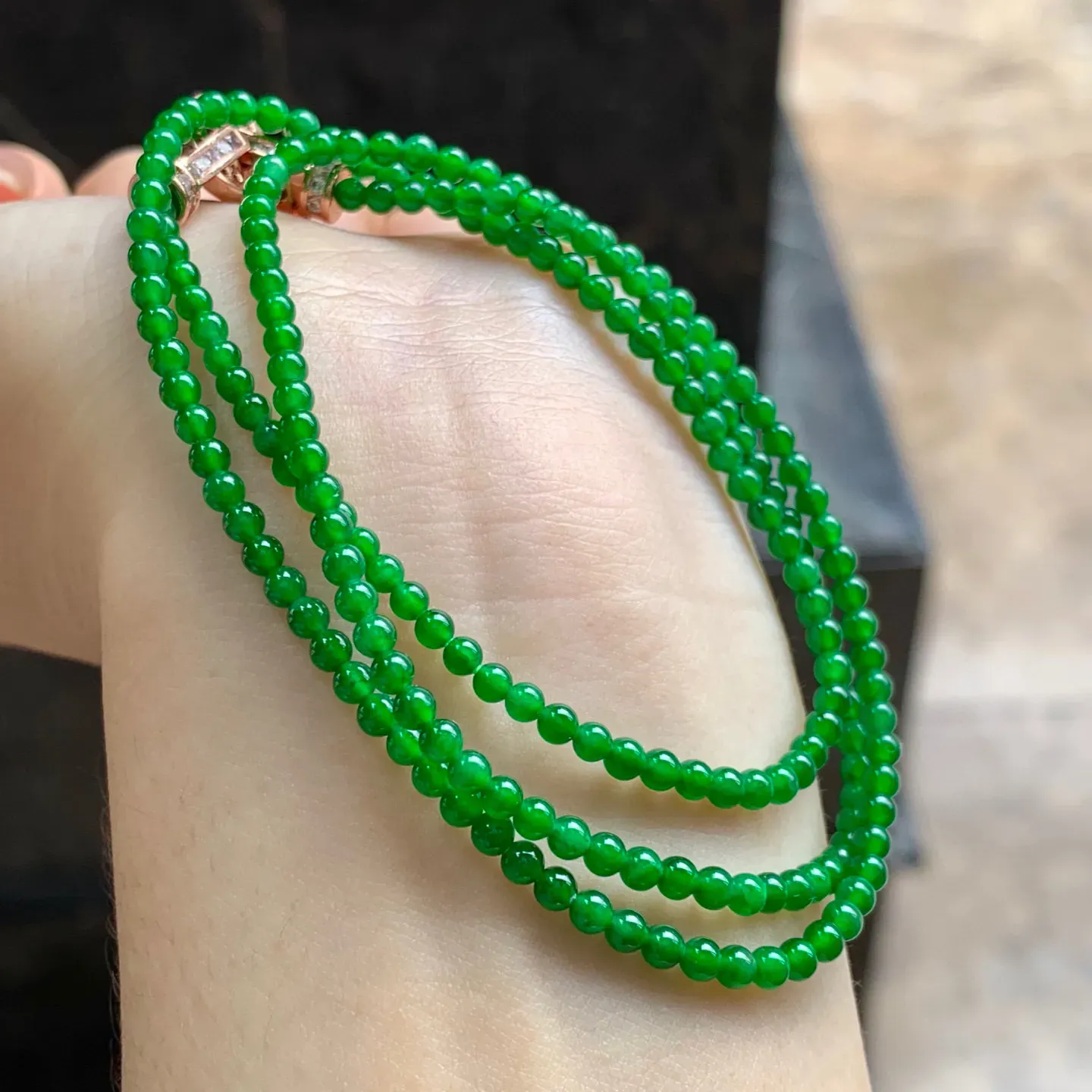 满色小米珠串
 颜色浓郁～