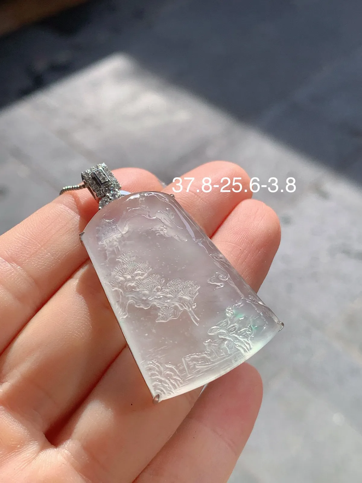 雪花棉山水牌
真金镶嵌 精致
