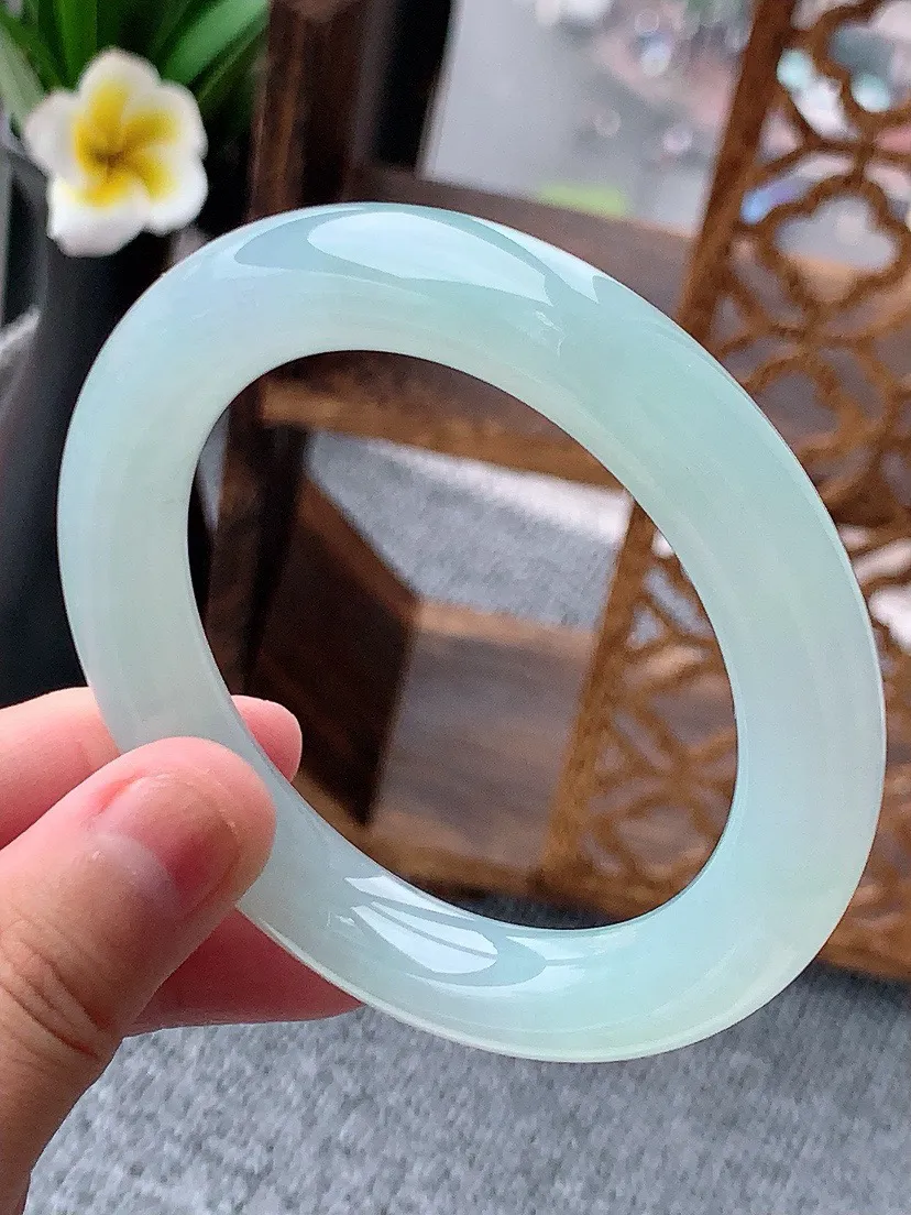 a货翡翠老坑晴水圆条手镯55-56圈口 尺寸55×10.8mm 重量67.88g 0617