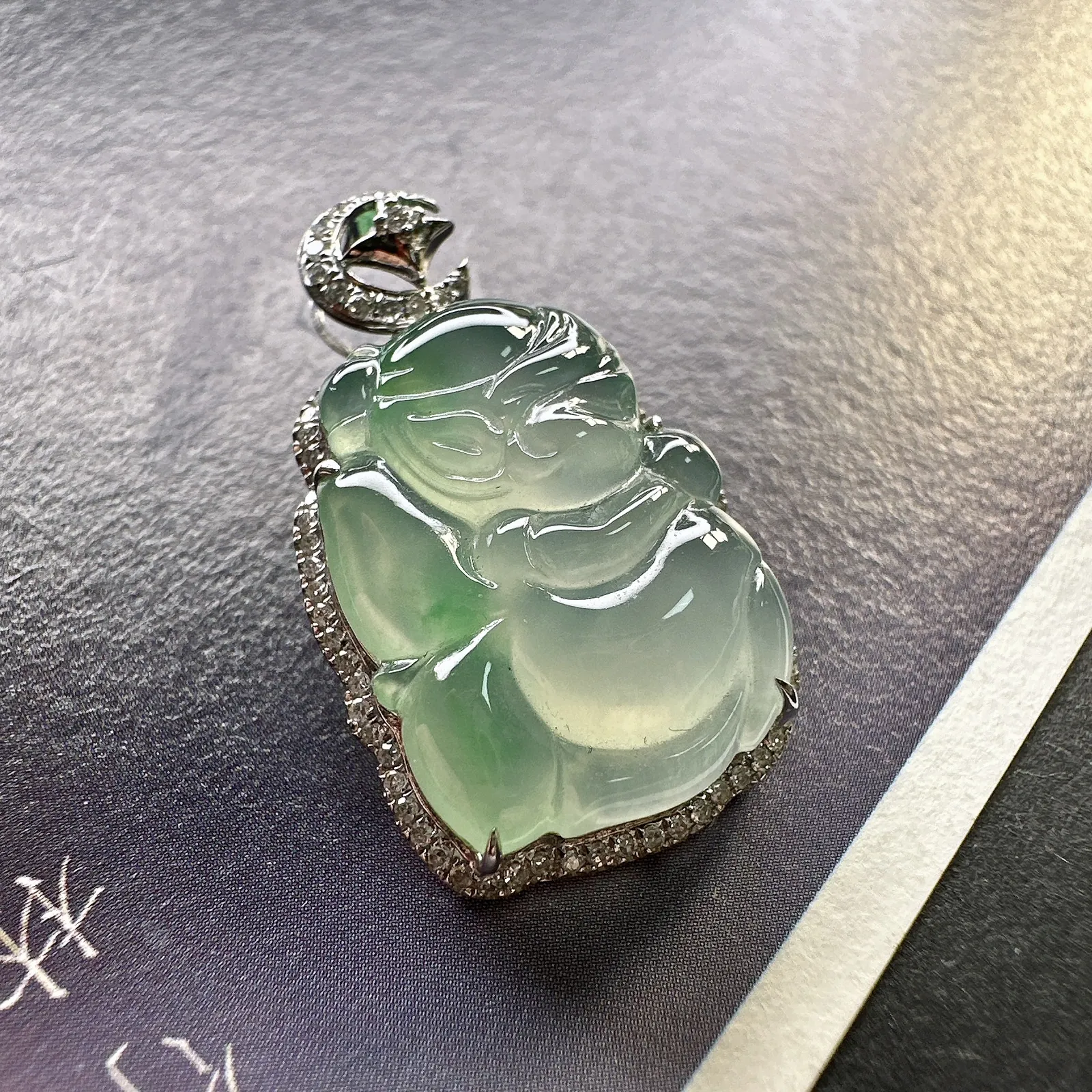 【冰种飘绿蝴蝶仙子】小可爱，小精品，18k金钻镶嵌，裸石尺寸18.3*13.4*4.7毫米，喜欢可爱