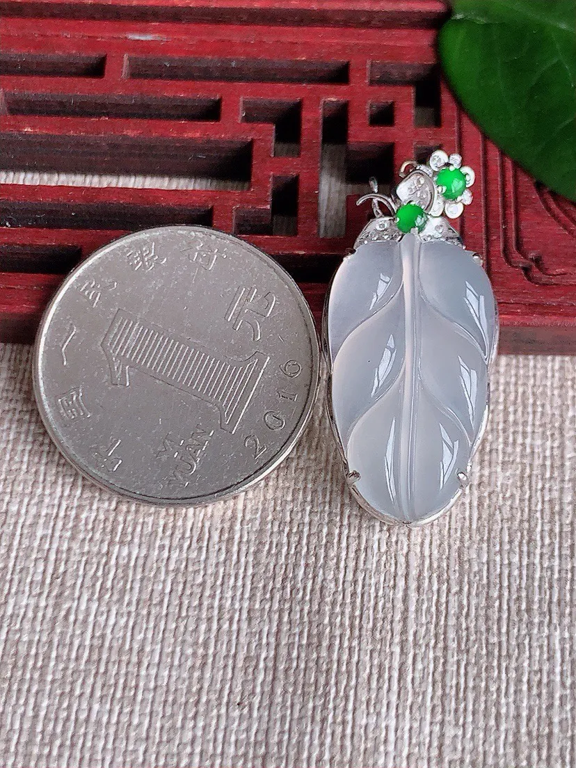 a货翡翠老坑冰种18K金伴钻镶嵌白月光叶子金枝玉叶吊坠 尺寸37×24.2×13.7×7mm 重量4.85g 0621