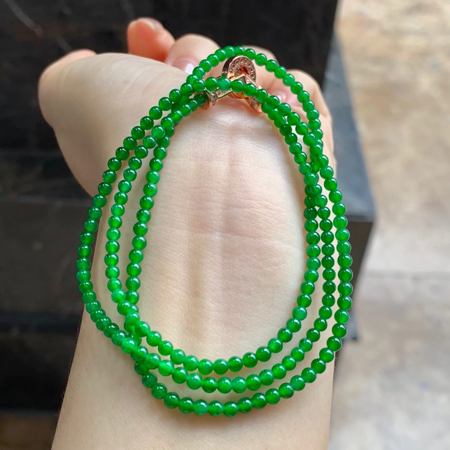 满色小米珠串
 颜色浓郁～