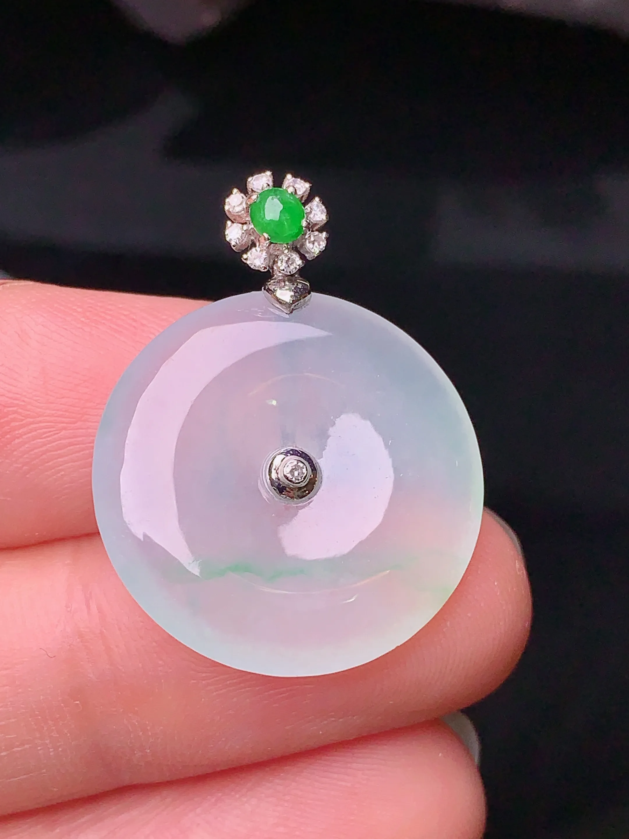 18k金钻镶嵌冰种平安扣吊坠 玉质细腻 水润亮眼  整体尺寸26.6*20.4*3.5