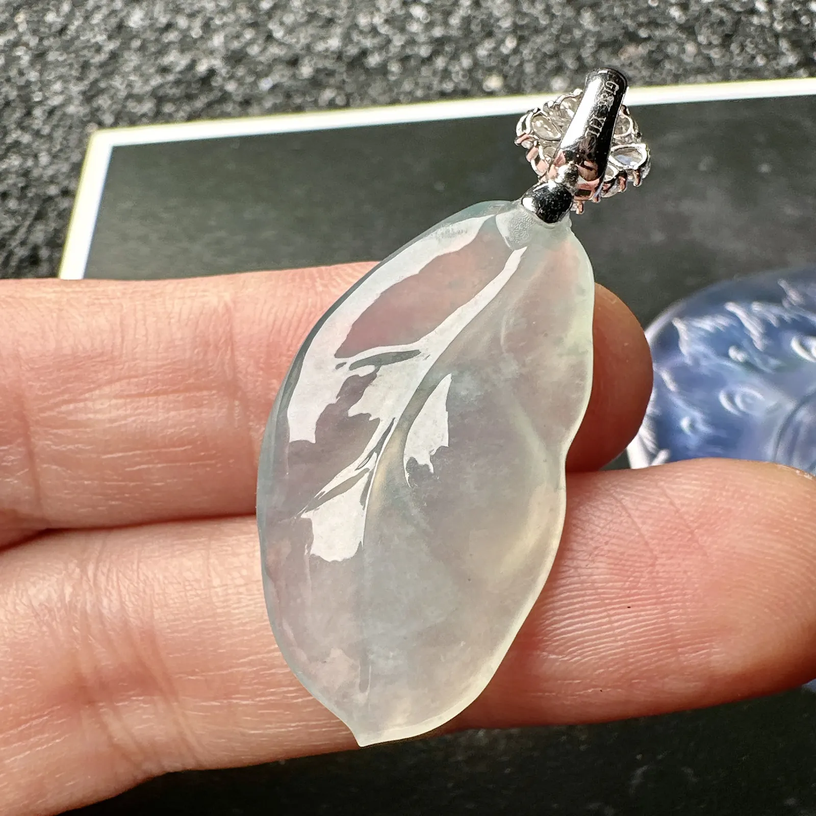 【冰种随形金枝玉叶】晶莹剔透，冰感十足，通透闪亮，18k金钻镶嵌，裸石尺寸33*17.6*7毫米