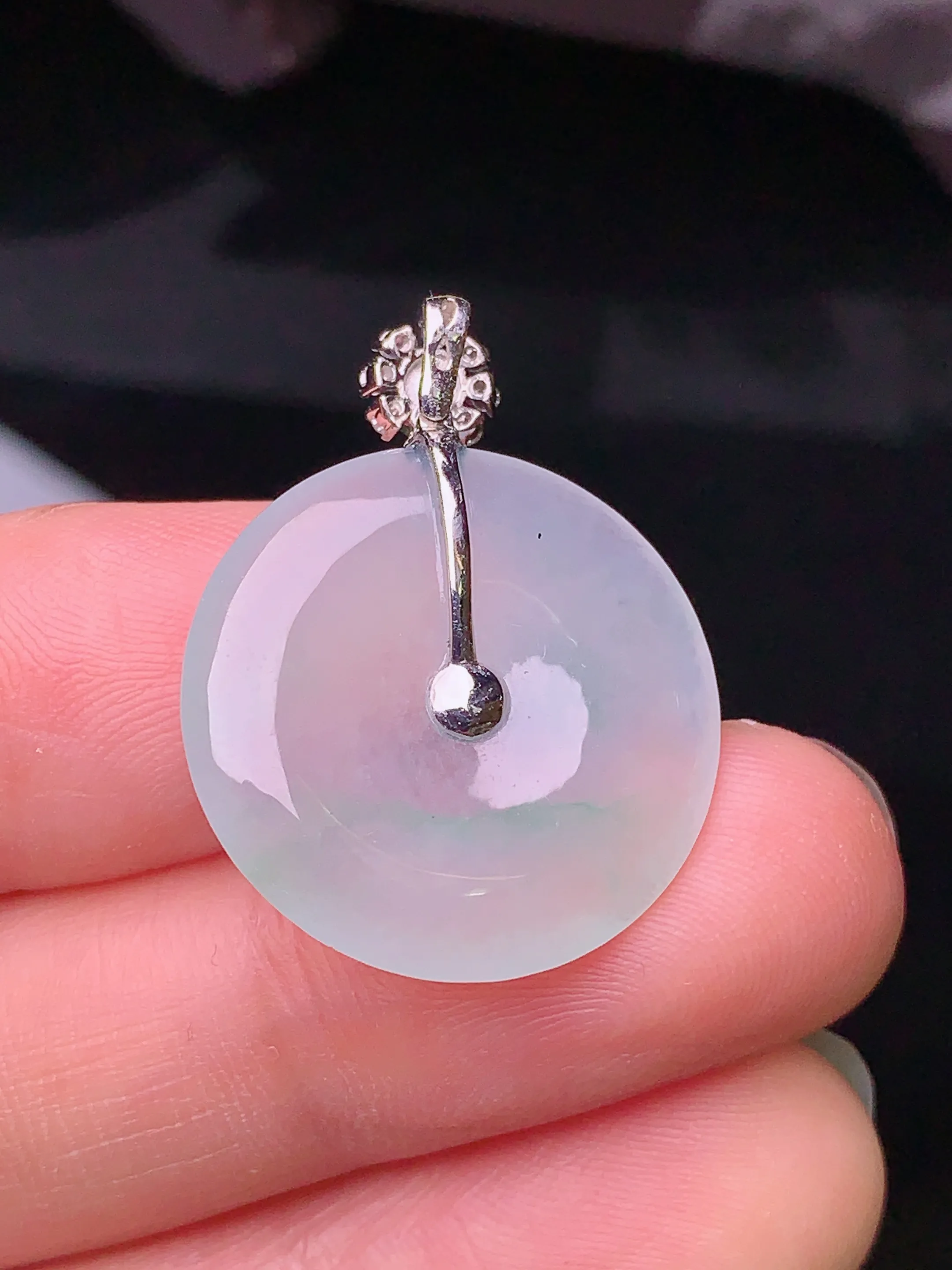 18k金钻镶嵌冰种平安扣吊坠 玉质细腻 水润亮眼  整体尺寸26.6*20.4*3.5