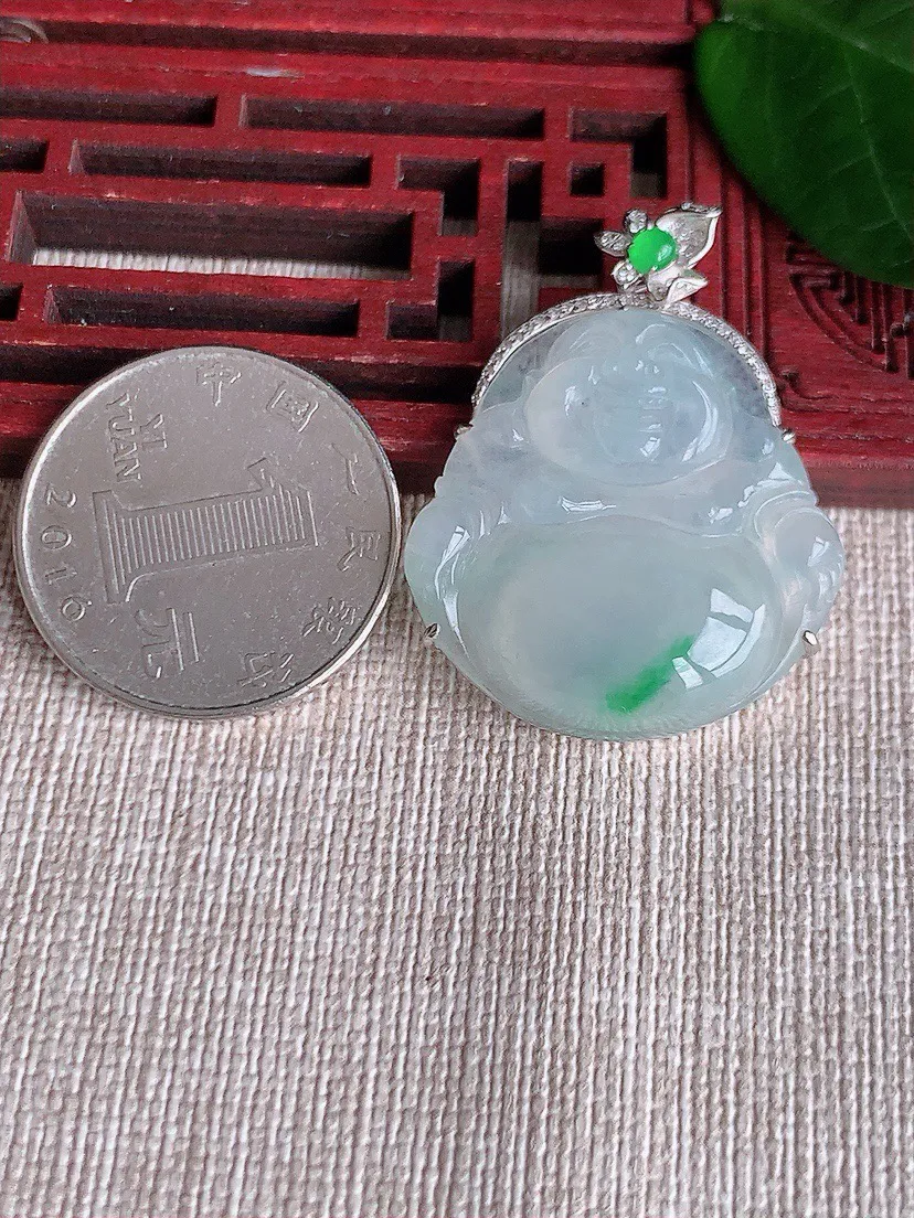 a货翡翠老坑冰种18K金伴钻镶嵌飘绿佛公吊坠  尺寸37.8×28×27.6×7mm 重量8.80g 0621