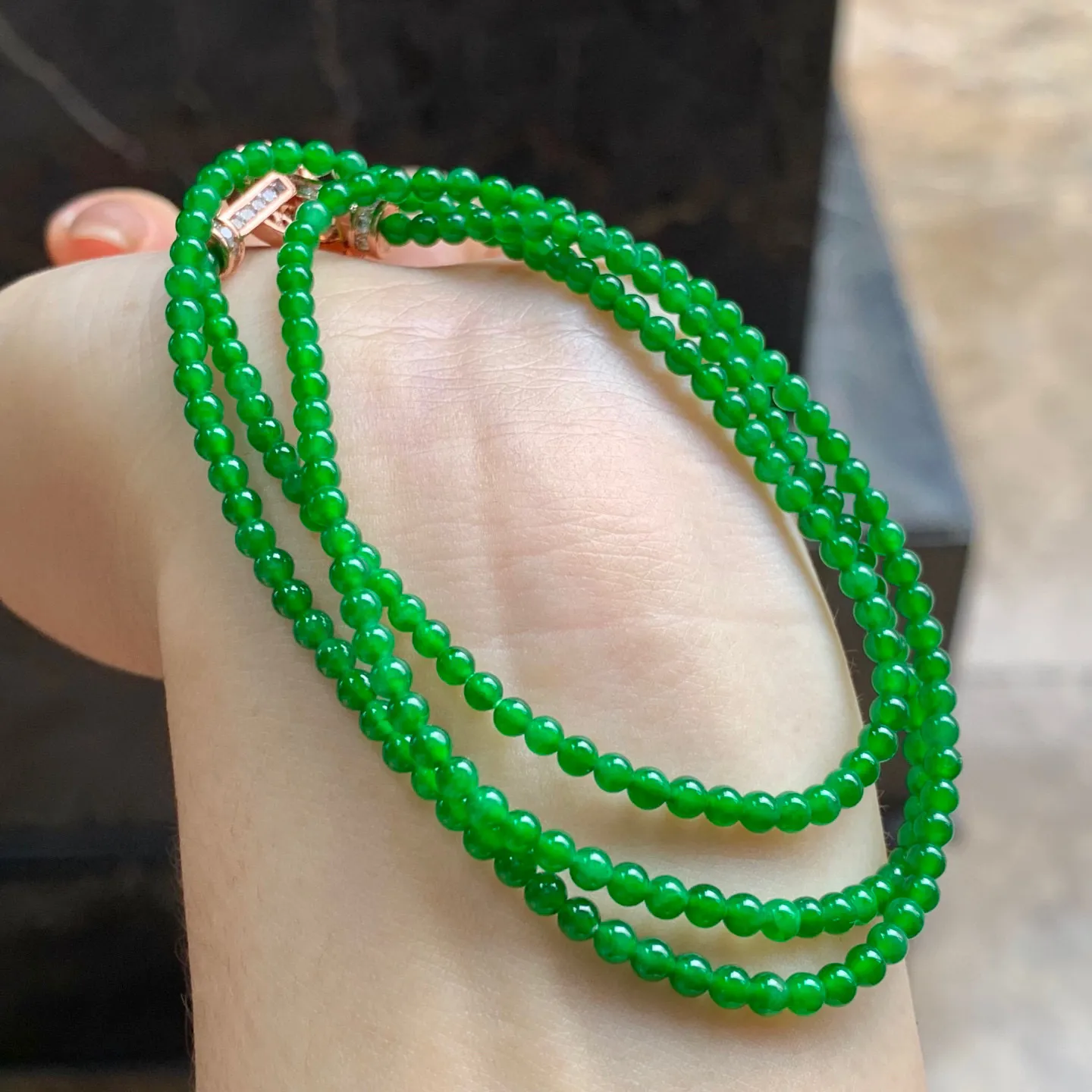 满色小米珠串
 颜色浓郁～