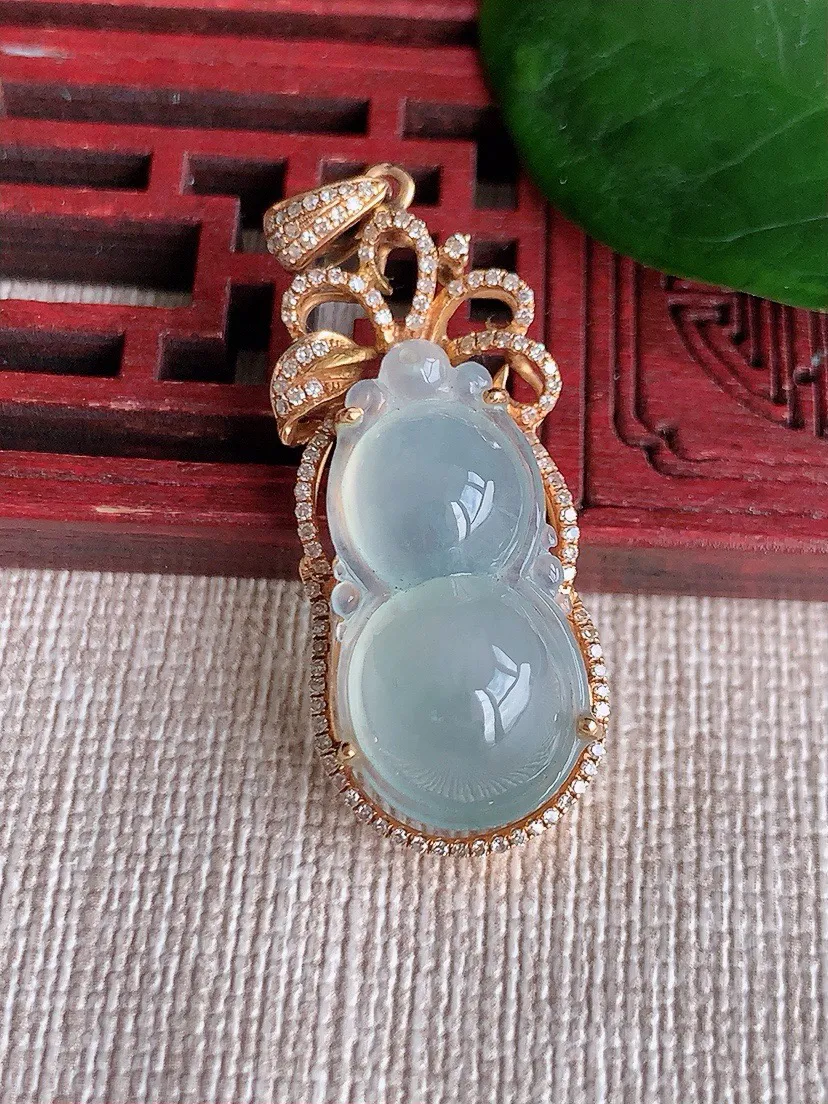 a货翡翠老坑冰种18K金伴钻镶嵌白月光葫芦吊坠 尺寸40×14.5×11裸石23.6×12.3mm 