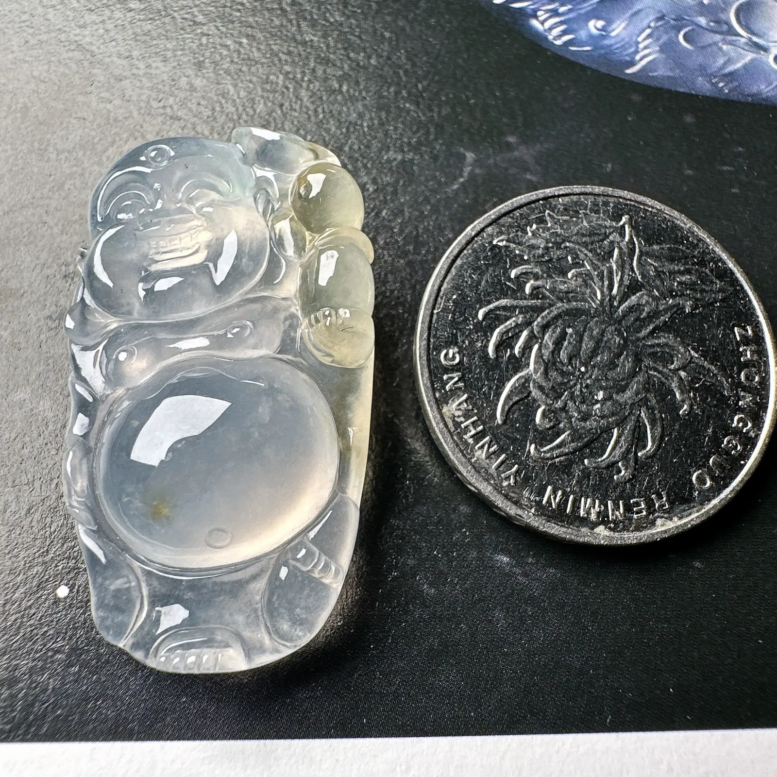 【冰种逍遥佛】质地细腻，晶莹剔透，冰感十足，通透闪亮