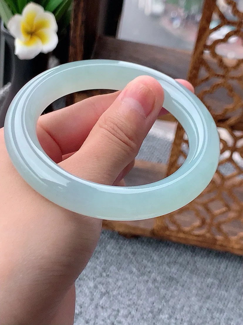 a货翡翠老坑晴水圆条手镯55-56圈口 尺寸55×10.8mm 重量67.88g 0617