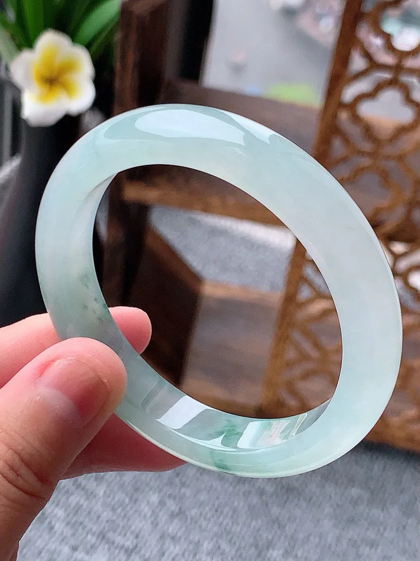 a货翡翠老坑飘花正装正圈手镯52-53小圈口 尺寸52.5×10.5×7.5mm 重量45.00g 0617
