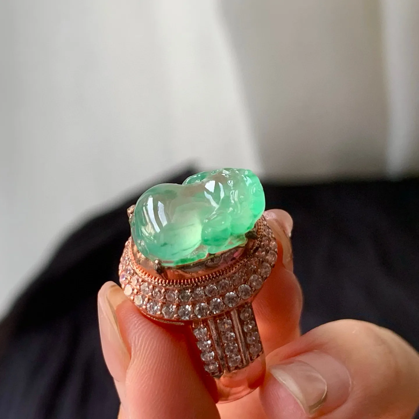 冰种飘色貔貅
清爽 铜托