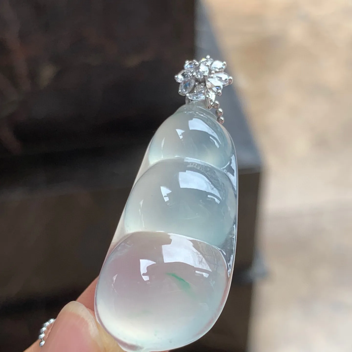 冰种飘绿福豆 纯纯的 饱满圆润 金扣