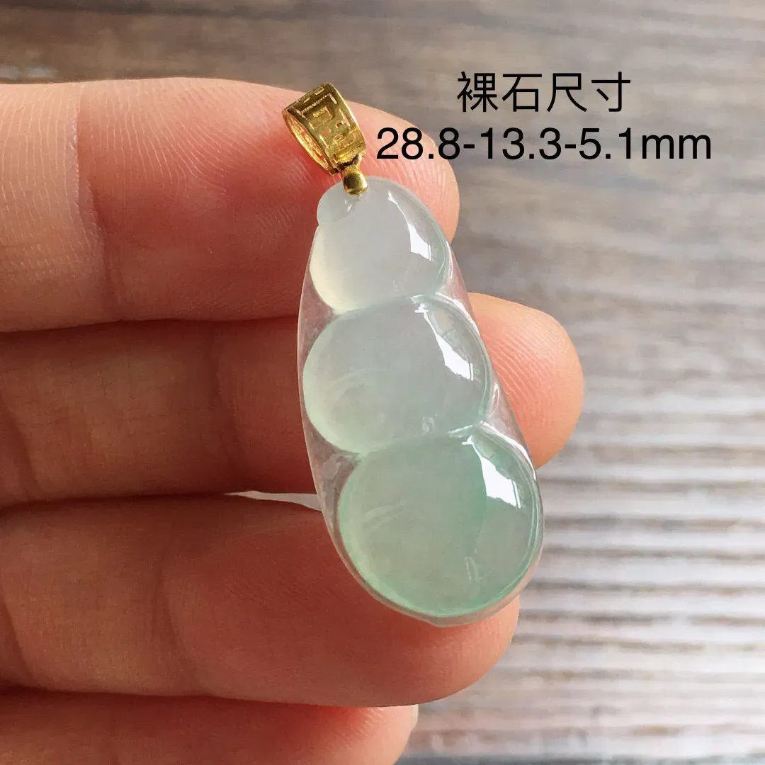冰晴底福豆吊坠，18k金镶嵌，冰润细腻，种水足，裸石尺寸28.8*13.3*5.1