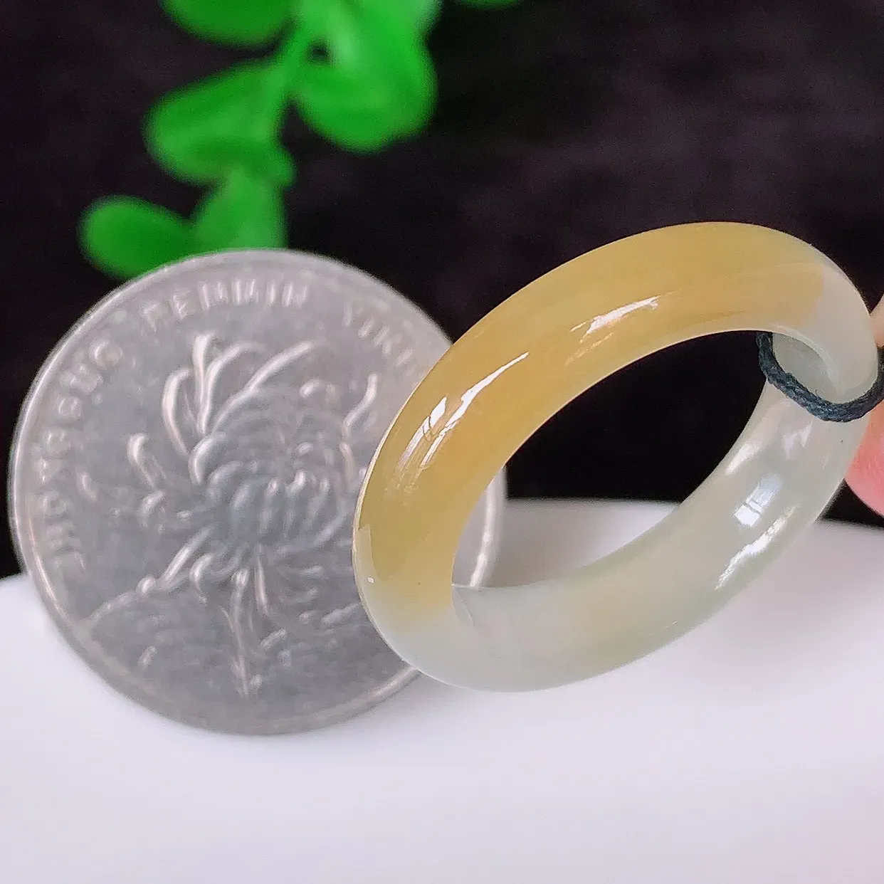 自然光实拍，冰润冰黄翡18.2mm内径翡翠指环，玉戒指，玉质莹润，好精美好冰润的指环，18圈口，上手纤巧！#1.21