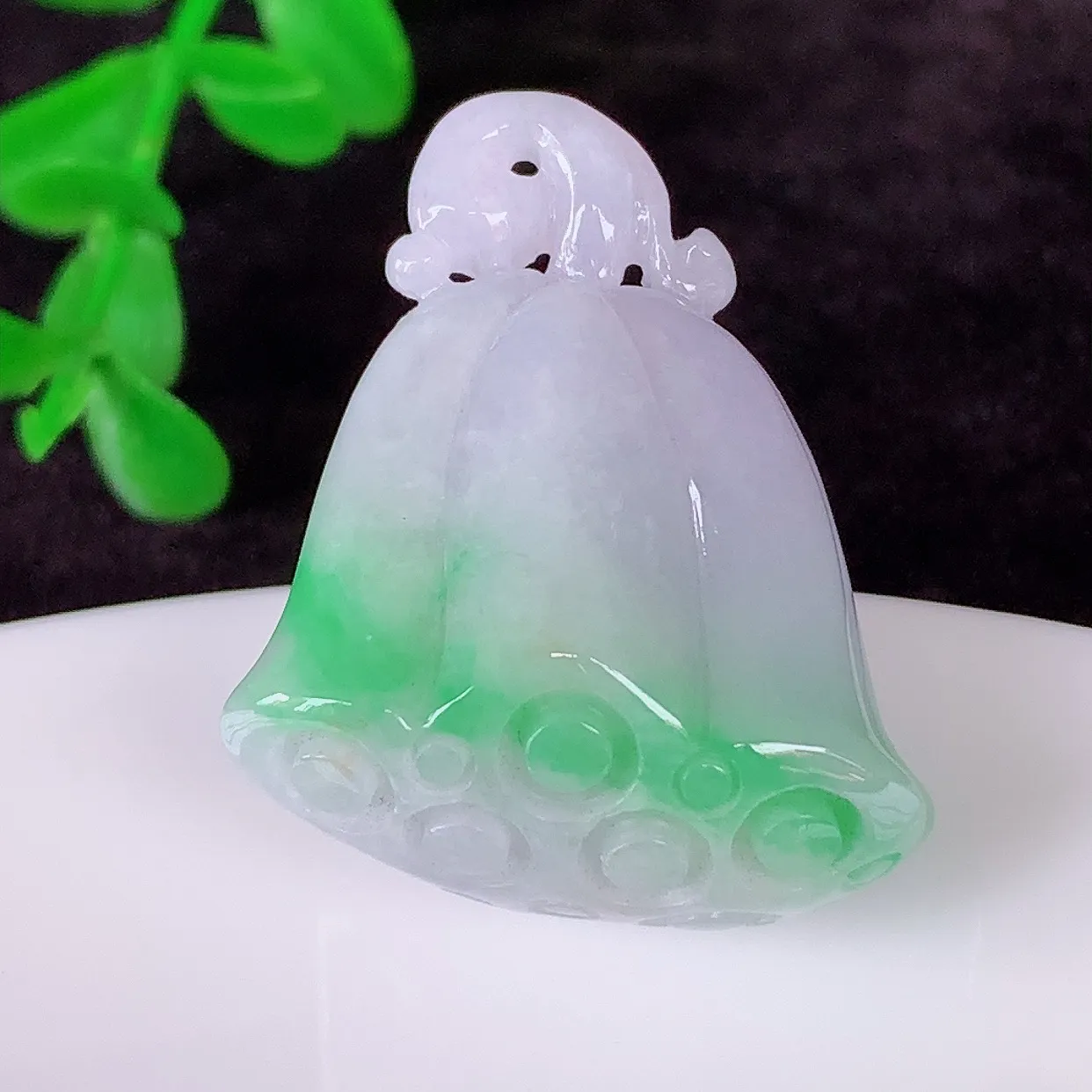 自然光实拍，冰润冰糯种春彩翡翠招财莲蓬吊坠，水润精细，寓意路路都通，有着促进事业有运！#02.21