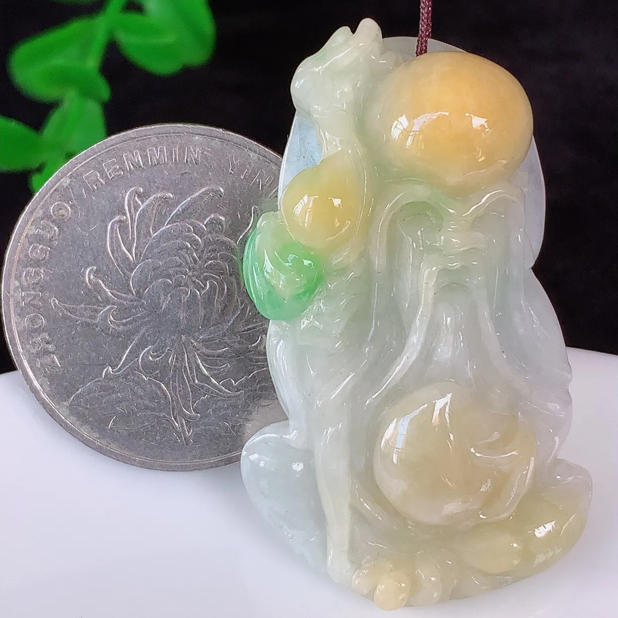 自然光实拍，冰润冰糯种双彩黄加绿翡翠寿星公吊坠，种老水足，翠色灵动，寓意美好，佩戴时尚出众！#87.21