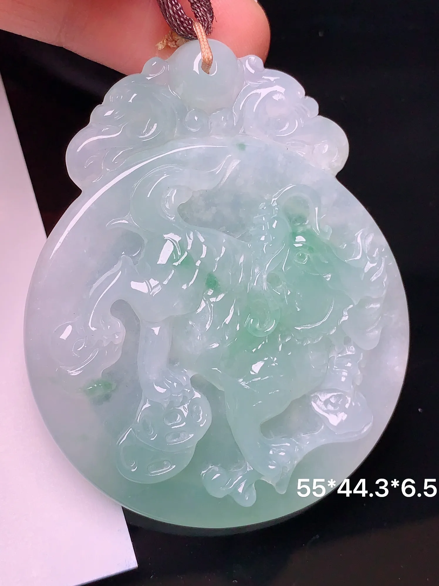 飘绿麒麟吊坠 玉质细腻 水润亮眼  整体尺寸55*44.3*6.5