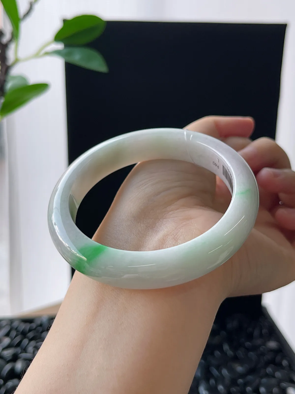 正圈58.2圈口，翡翠糯化种飘绿手镯