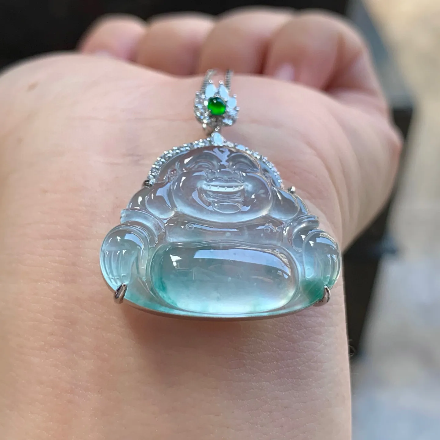 冰种飘花坐佛
种老 真金镶嵌