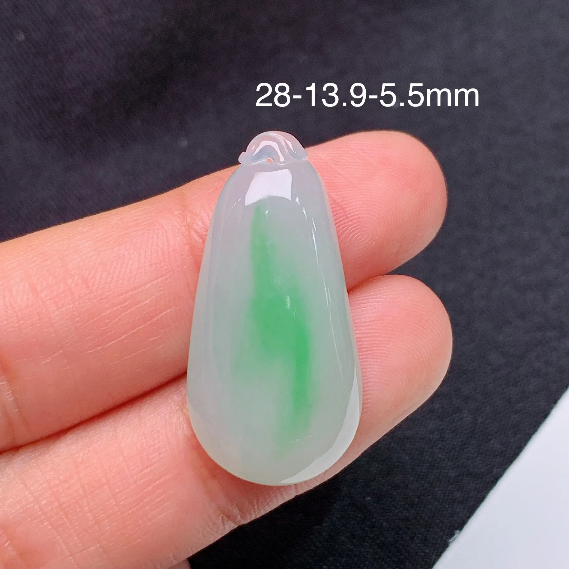 冰飘绿福瓜，镶嵌佳品，冰润饱满，玉质细腻，种水足 整体尺寸28*13.9*5.5