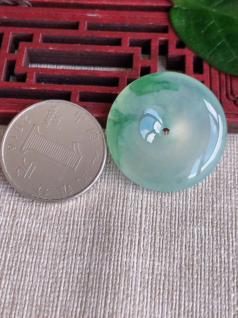 a货翡翠老坑冰种飘花平安扣吊坠 尺寸27.7×6mm 重量9.74g 0622